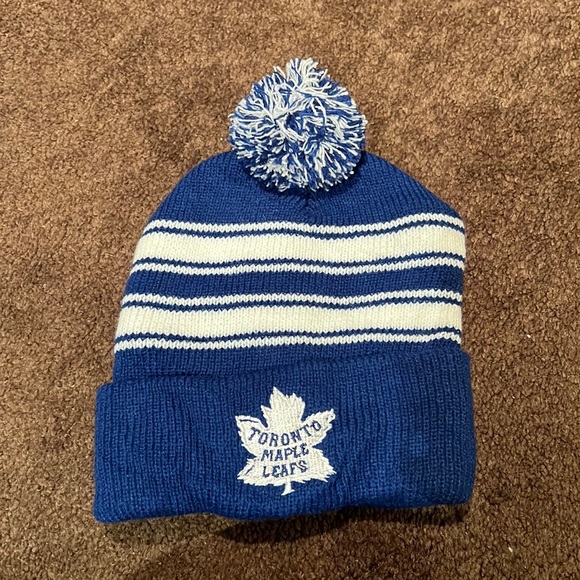Leafs Toque and Scarf Bundle - Picture 2 of 4